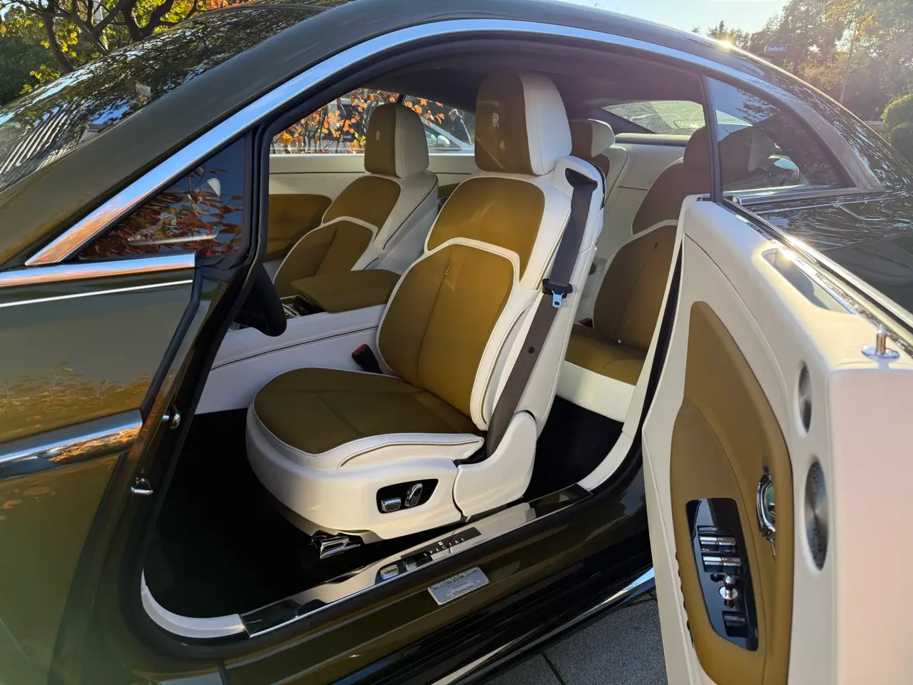 Rolls-Royce Spectre 2024, rear view — Florence Luxury Car Rental, Florence. Rolls-Royce Spectre in Florence Renting the 2024 Rolls-Royce Spectre in Florence provides…