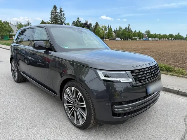 Rover Range Rover Autobiography D350 7s 2025 — Florence Luxury Car Rental, Florence