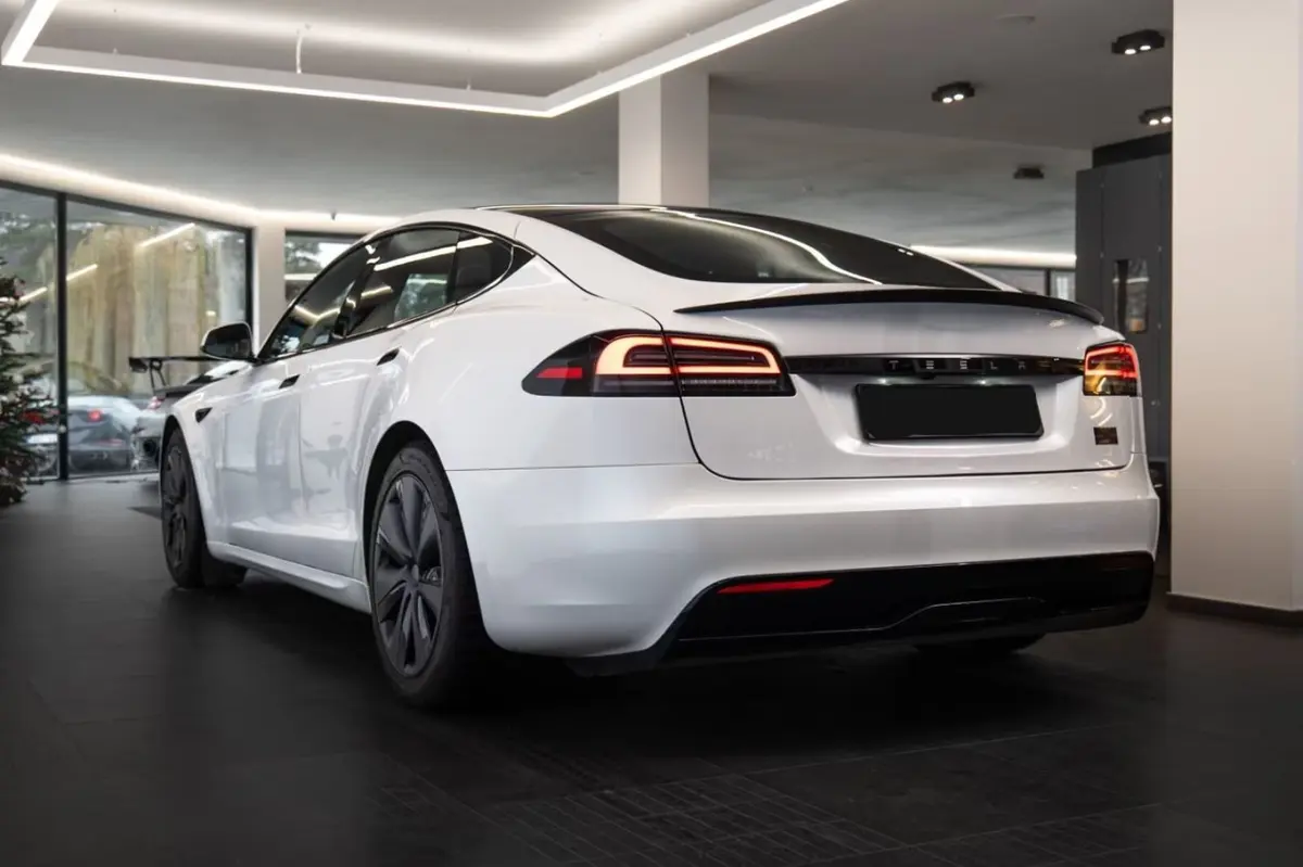Tesla Model S Plaid 2025, dashboard — Florence Luxury Car Rental, Florence. Tesla Model S Plaid in Florence Renting the 2025 Tesla Model S Plaid in Florence provides…