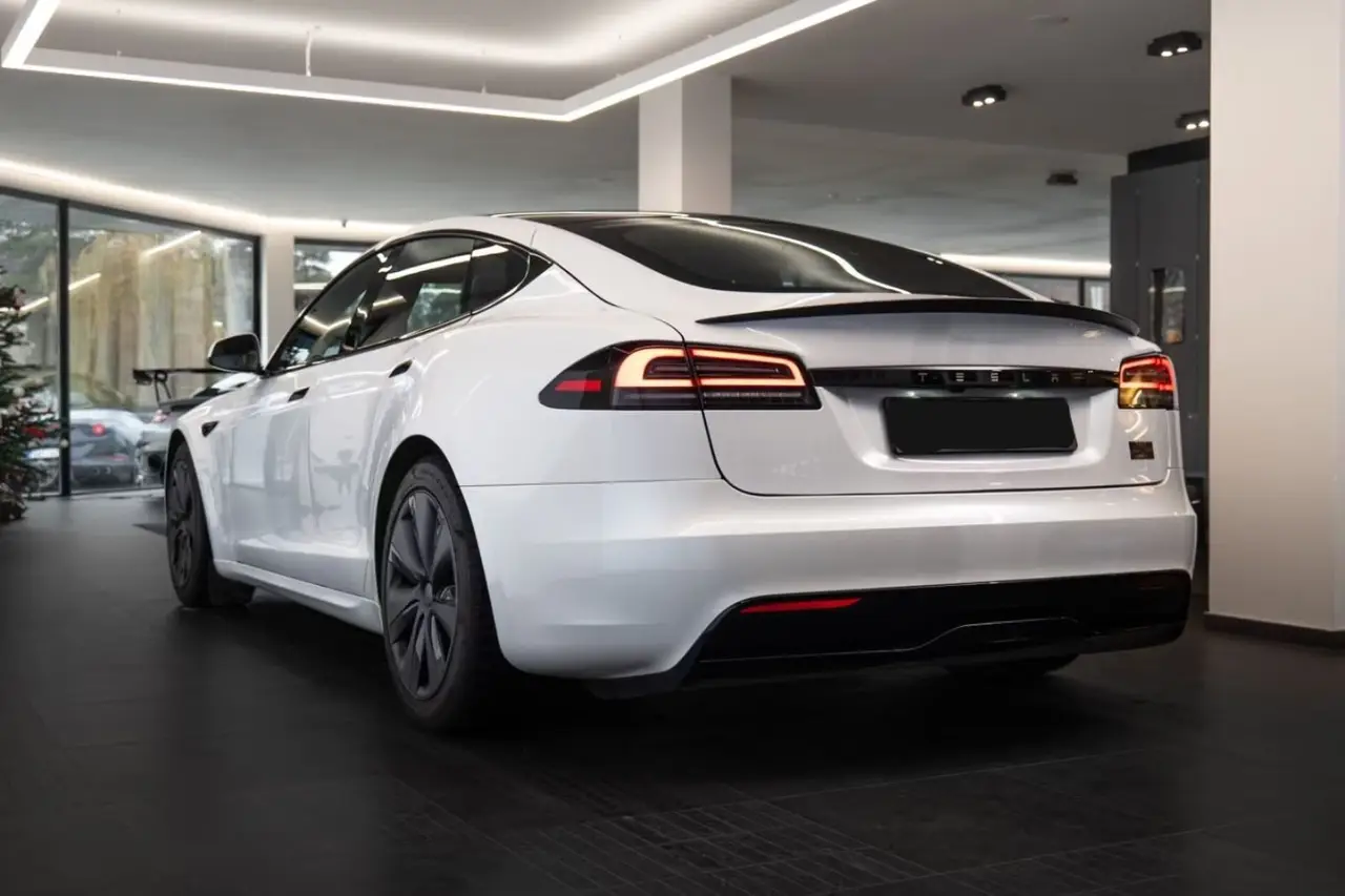 Tesla Model S Plaid 2025, dashboard — Florence Luxury Car Rental, Florence. Tesla Model S Plaid in Florence Renting the 2025 Tesla Model S Plaid in Florence provides…