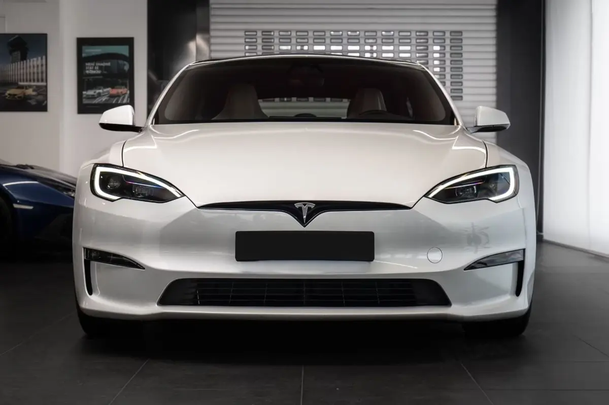 Tesla Model S Plaid 2025, side profile — Florence Luxury Car Rental, Florence. Tesla Model S Plaid in Florence Renting the 2025 Tesla Model S Plaid in Florence provides…